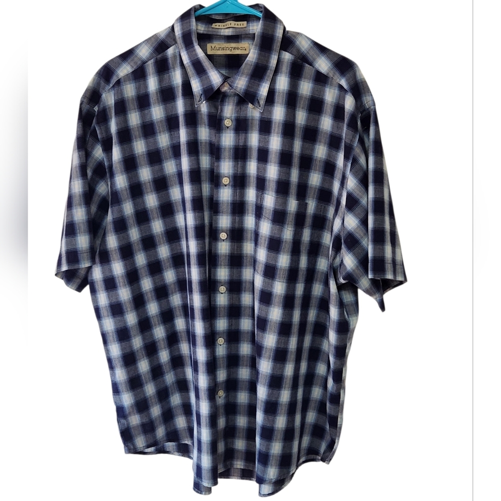 Munsingwear Wrinkle Free Men's Blue Plaid Button Down Short Sleeve Shirt